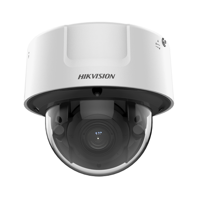 Domo IP 8 Megapixel / Lente Mot. 8 a 32 mm / DARKFIGHTER / WDR 120 dB / IK10 / IR 30 mts / Conteo Facial / Detección Facial / Interior / PoE / Búsqueda por Atributos / Micrófono Integrado / MicroSD