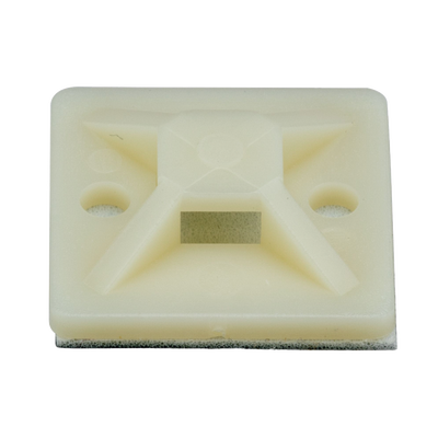 Montaje-Sujetador Adhesivo STRONGHOLD de 4 Vías de 3/4" x 3/4" x 1/4", Color Natural, Nylon 6.6 Retardante de Llamas V-2, Paquete de 100pz